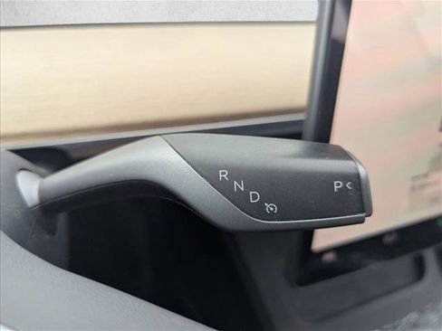 Used 2023 Tesla Model 3 Standard Range image 9