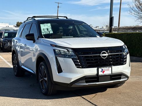 New 2026 Nissan Pathfinder Platinum image 2