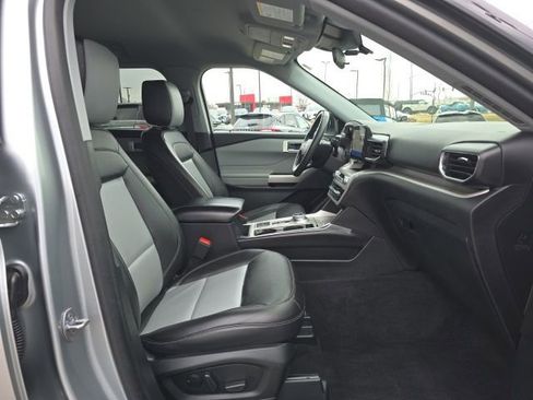 Certified 2023 Ford Explorer XLT w/ Equipment Group 202A image 19