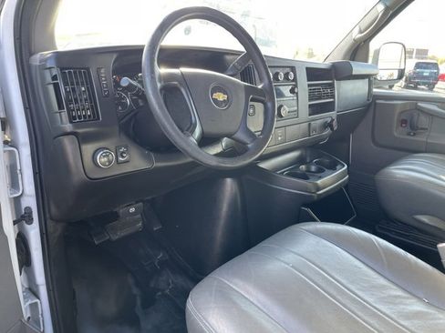 Used 2015 Chevrolet Express 3500 Extended image 17