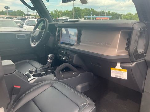 New 2026 Ford Bronco Outer Banks w/ Sasquatch Package AWD/4WD image 11