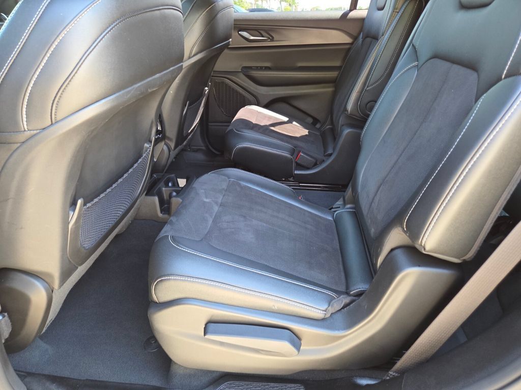 Used 2024 Jeep Grand Cherokee L Altitude AWD/4WD image 25