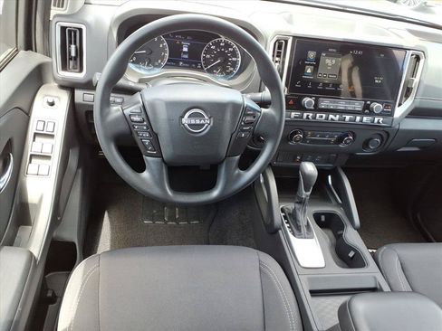 Certified 2025 Nissan Frontier SV AWD/4WD image 12