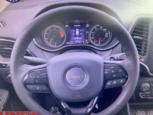 Used 2023 Jeep Cherokee Altitude Lux image 15