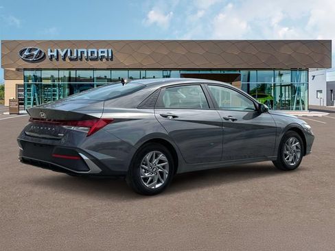 New 2025 Hyundai Elantra Hybrid FWD image 8