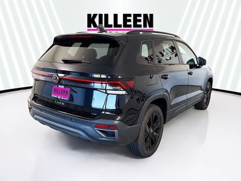 New 2026 Volkswagen Taos SE FWD image 7