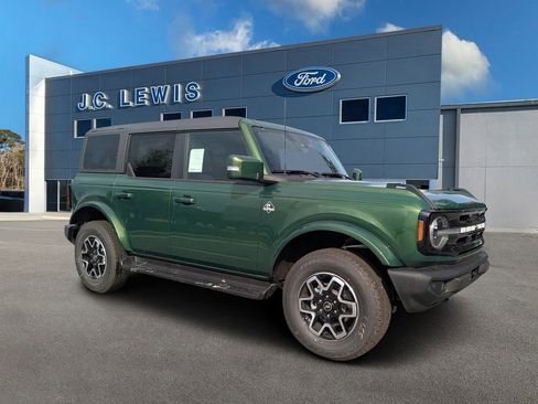 New 2025 Ford Bronco Outer Banks image 1