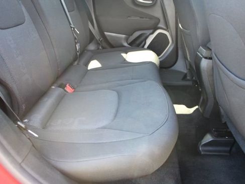 Used 2015 Jeep Renegade Latitude FWD image 23