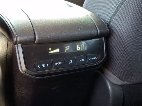 Used 2020 Toyota Highlander LE AWD/4WD image 14