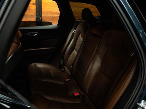 Used 2022 Volvo XC60 T8 Inscription image 11