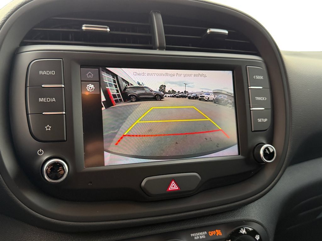 Used 2025 Kia Soul LX w/ LX Technology Package FWD image 16