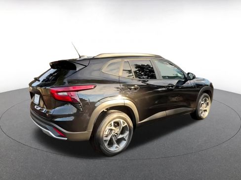 Used 2025 Chevrolet Trax LT image 14