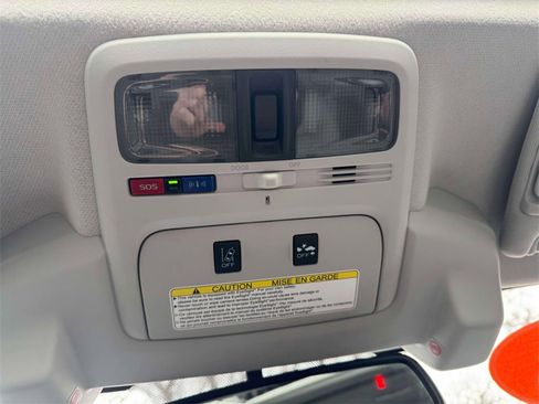 Used 2016 Subaru Forester 2.5i Touring w/ Eyesight & Navigation System image 31