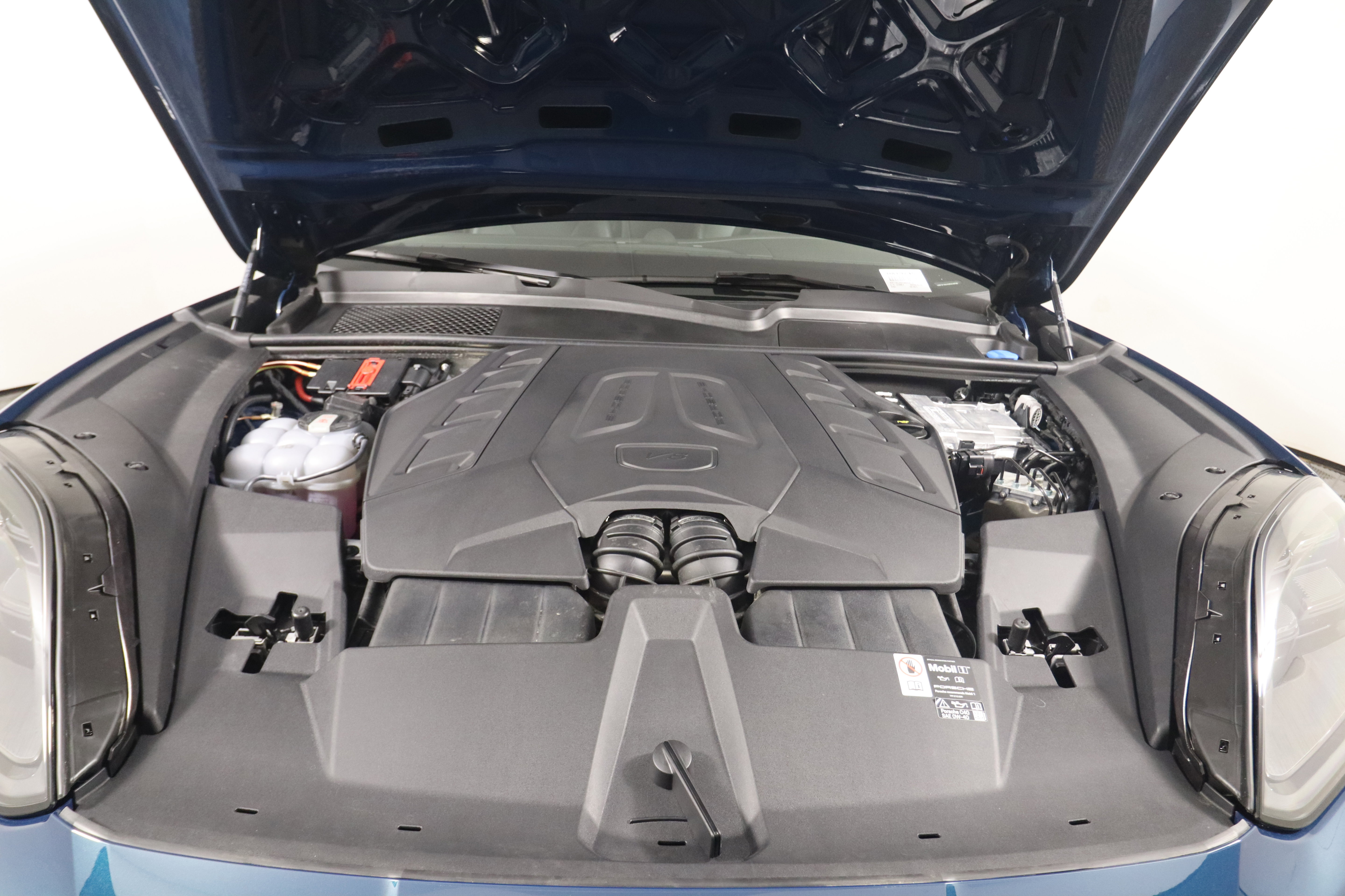 Used 2025 Porsche Cayenne S AWD/4WD image 22