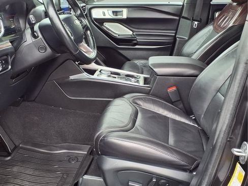 Used 2023 Ford Explorer Platinum w/ Technology Package AWD/4WD image 12