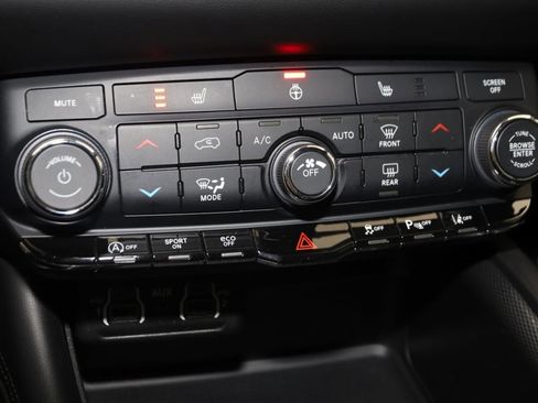 Used 2022 Dodge Durango GT image 28