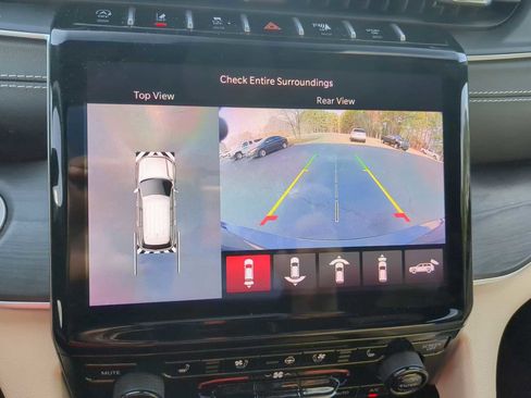 Used 2024 Jeep Grand Cherokee L Limited w/ Luxury Tech Group II image 21