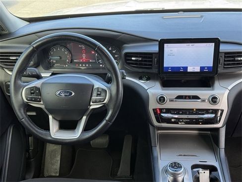 Used 2021 Ford Explorer XLT image 18