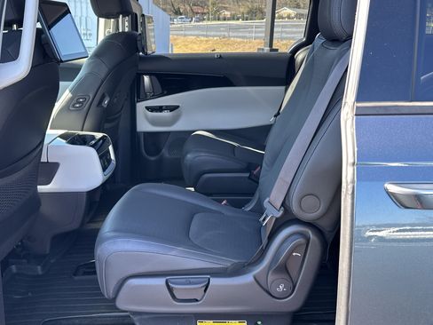 Used 2023 Kia Carnival SX Prestige image 17