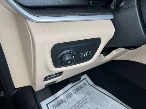 Used 2024 Jeep Grand Cherokee L Limited AWD/4WD image 18