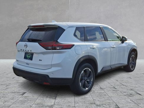 Used 2024 Nissan Rogue SV FWD image 5
