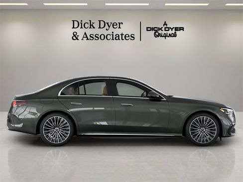 Used 2025 Mercedes-Benz E 350 Sedan image 5
