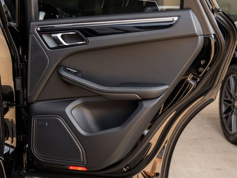 Certified 2026 Porsche Macan AWD/4WD image 38