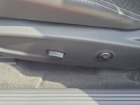 Used 2014 Dodge Challenger R/T image 18