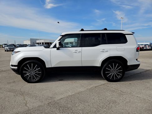 Used 2025 Lexus GX 550 w/ Accessory Package (2T) AWD/4WD image 4