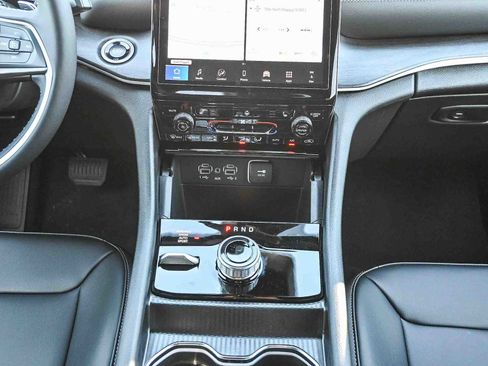 New 2025 Jeep Grand Cherokee Limited image 25