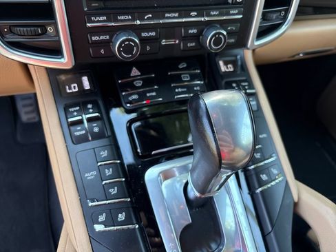 Used 2016 Porsche Cayenne AWD/4WD image 21