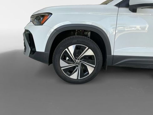 Certified 2025 Volkswagen Taos SE w/ Panoramic Sunroof Package AWD/4WD image 14