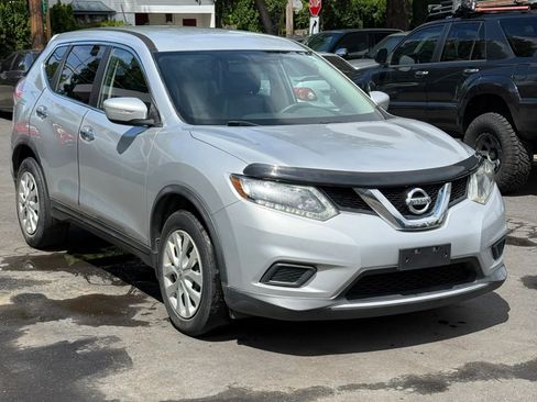 Used 2015 Nissan Rogue S FWD image 1