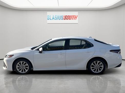 Used 2024 Toyota Camry LE image 6