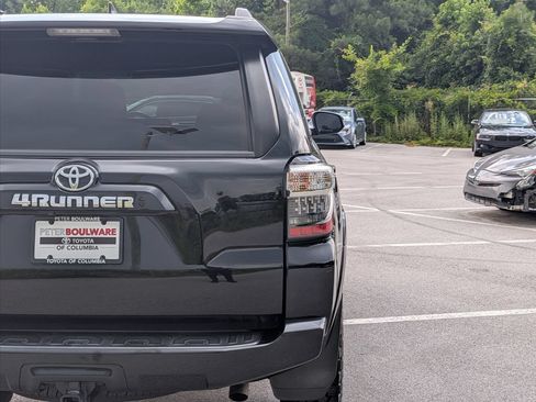 Used 2021 Toyota 4Runner SR5 Premium w/ Moonroof Package RWD image 8