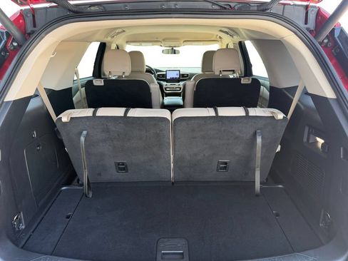 Used 2022 Ford Explorer XLT w/ Equipment Group 202A RWD image 18
