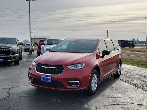 New 2026 Chrysler Pacifica Select FWD image 2