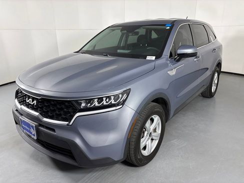 Used 2023 Kia Sorento LX FWD image 5