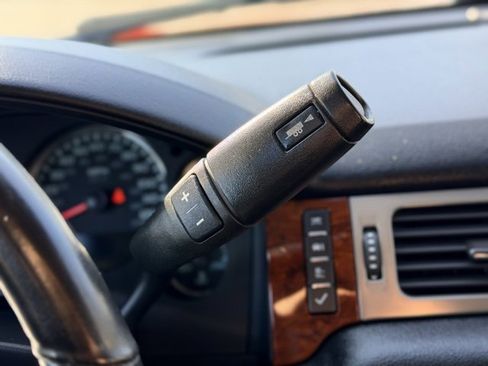 Used 2012 Chevrolet Avalanche LT image 13