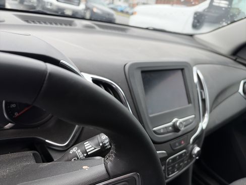 Certified 2024 Chevrolet Equinox LT image 9