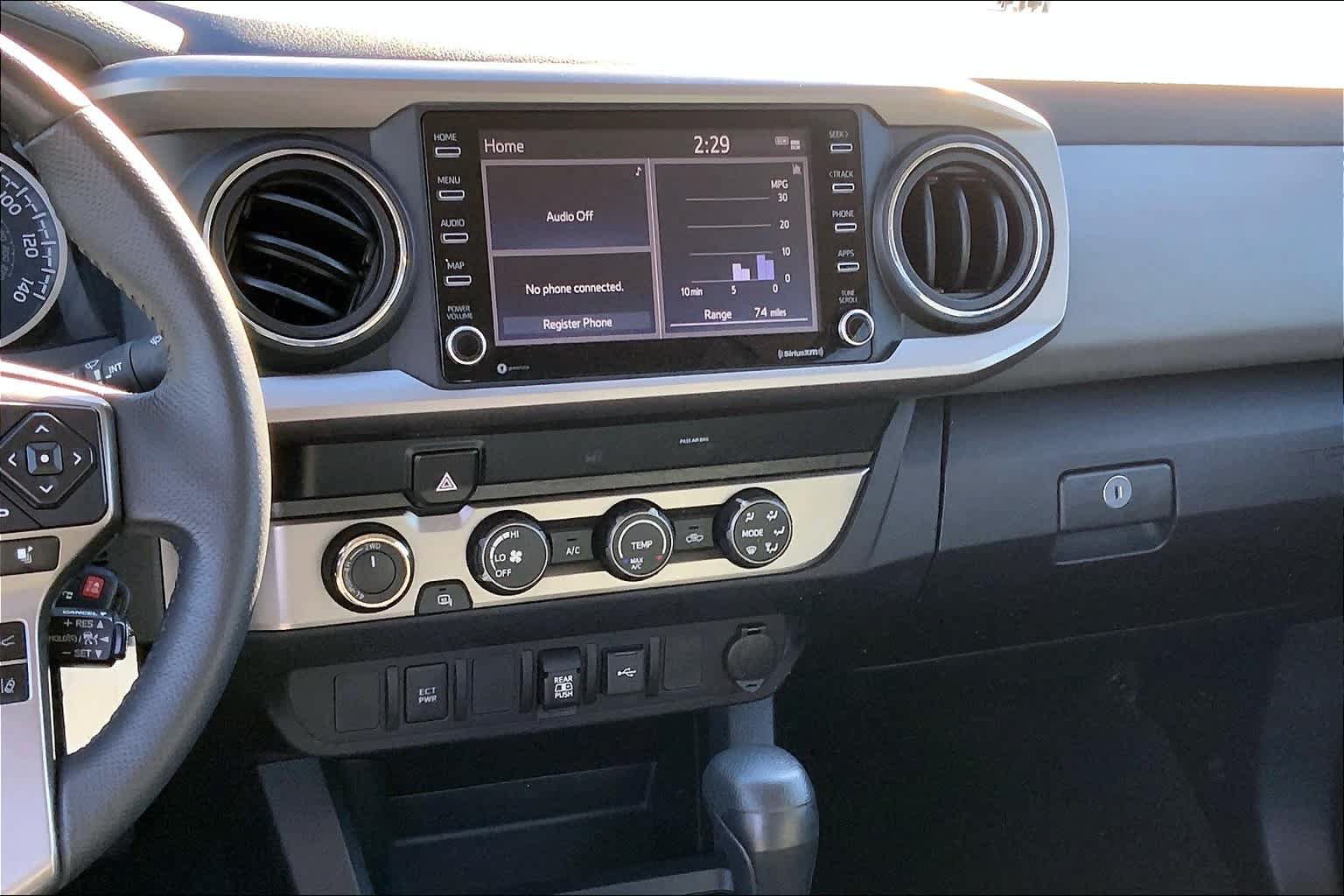 Used 2020 Toyota Tacoma SR5 AWD/4WD image 5