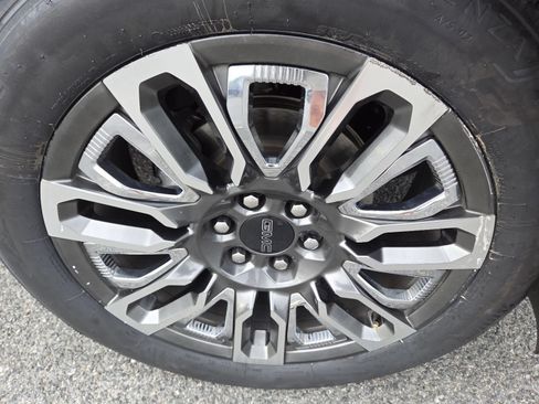 Used 2023 GMC Yukon Denali Ultimate AWD/4WD image 18