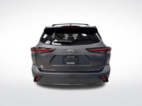Used 2024 Toyota Highlander Limited image 13