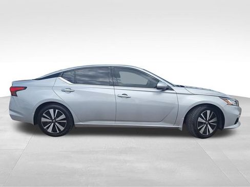 Certified 2022 Nissan Altima 2.5 SL FWD image 9