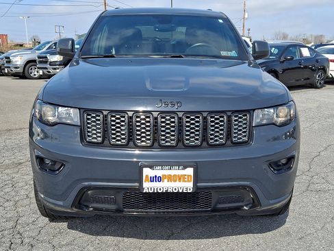 Used 2018 Jeep Grand Cherokee Altitude image 2