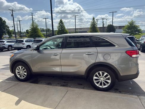 Used 2017 Kia Sorento L FWD image 6