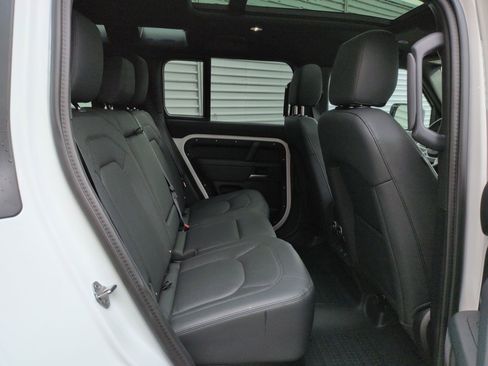 Used 2025 Land Rover Defender 110 S image 30