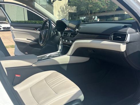 Used 2022 Honda Accord Touring image 16