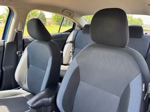 Used 2023 Nissan Versa SV FWD image 11