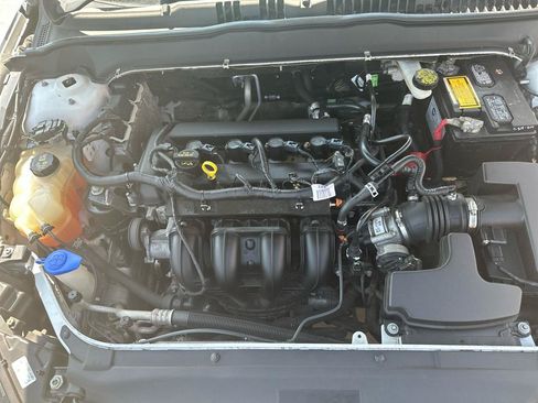 Used 2015 Ford Fusion SE FWD image 16